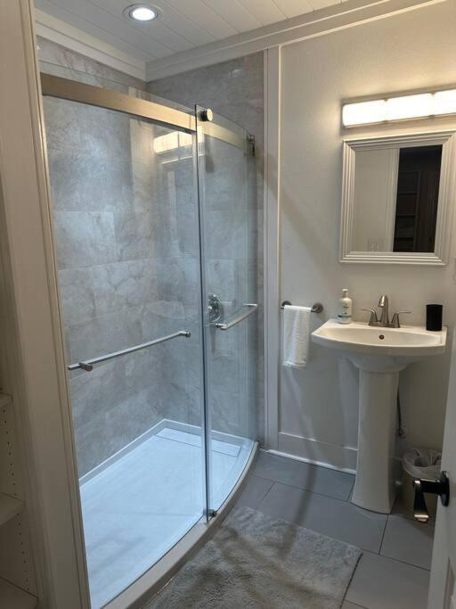 Cozy Near Lecom Park And Sarasota Apartment *